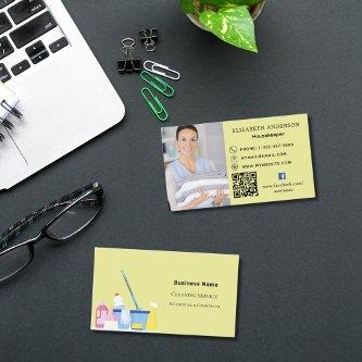 Cleaning service yellow photo QR code premium