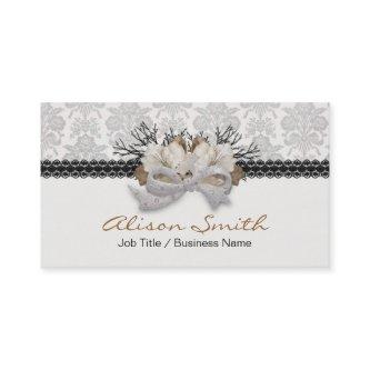 Delicate crystals bow with black lassos