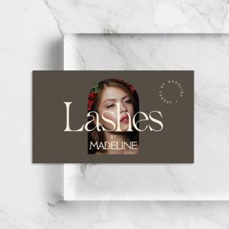 Editorial Chic Text Lashes Ivory/Brown