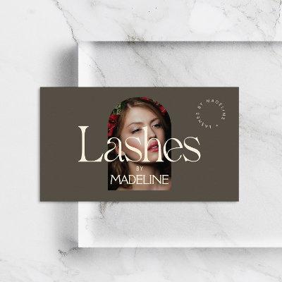 Editorial Chic Text Lashes Ivory/Brown