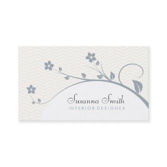 Elegant calling card with flowers and chevrón