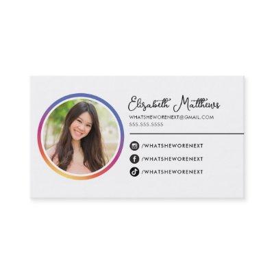 PHOTO SOCIAL MEDIA influencer round headshot